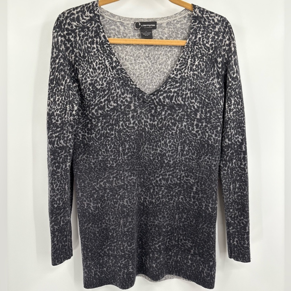 Bloomingdale’s 2-ply 100% Cashmere V Neck Animal Print Leopard Sweater Medium